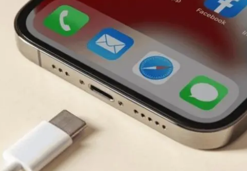 宜昌苹果15维修分享iPhone15改USB-C接口后能和安卓用户互借充电器吗 